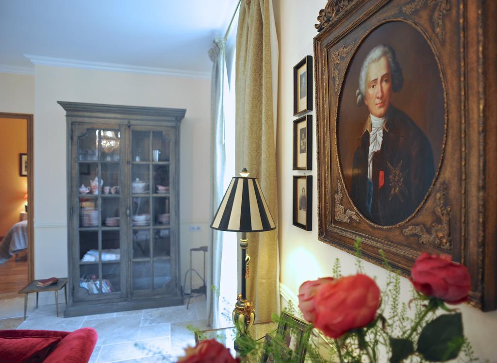 Вілла L'Orangerie Du Grand Jardin Conde-sur-Seulles Номер фото